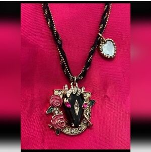 Vintage betsey johnson horseshoe rose necklace
